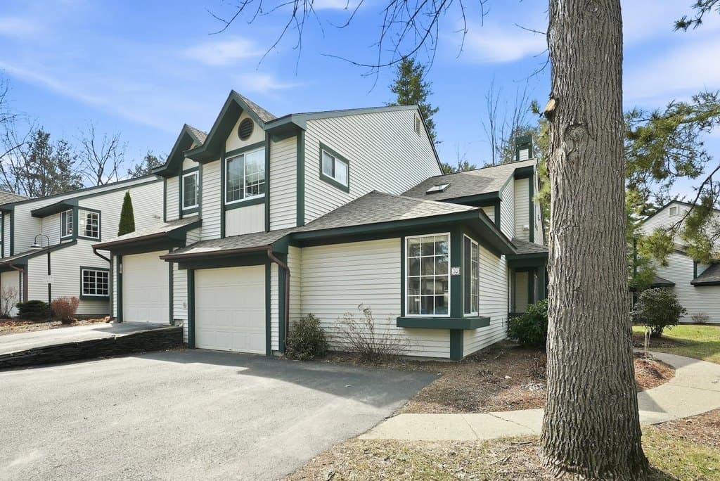 36 Lake Forest Dr, Burlington