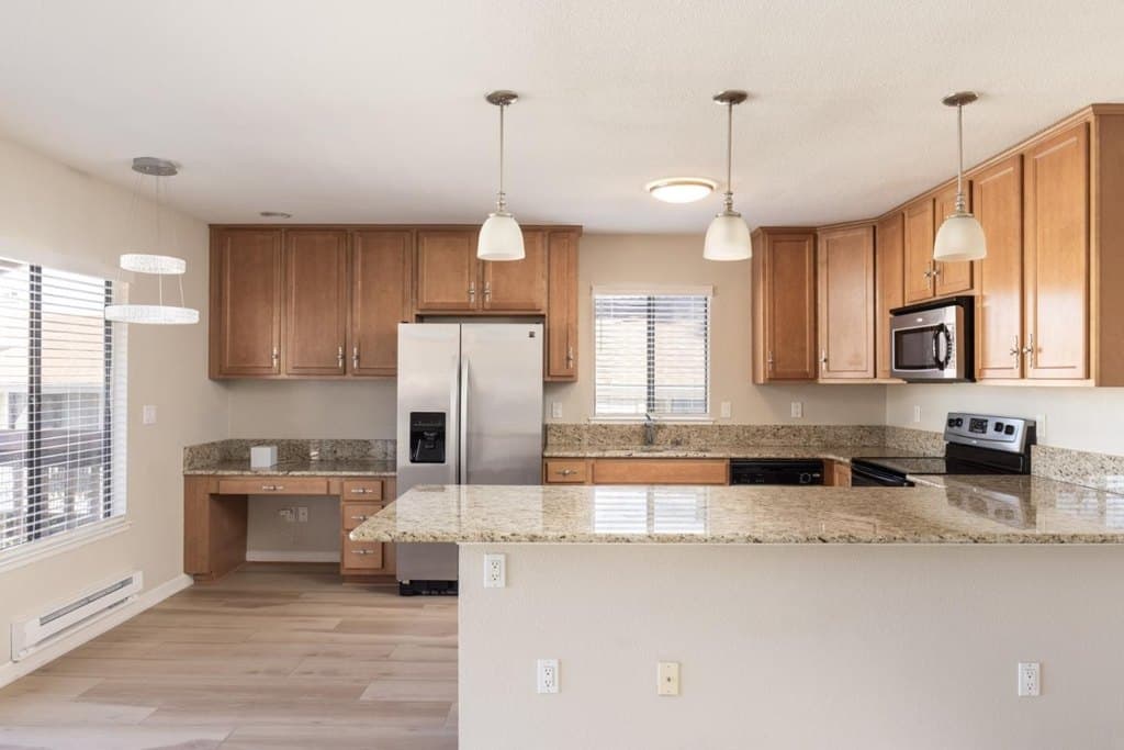 300 Glenwood Cir Apt 265, Monterey