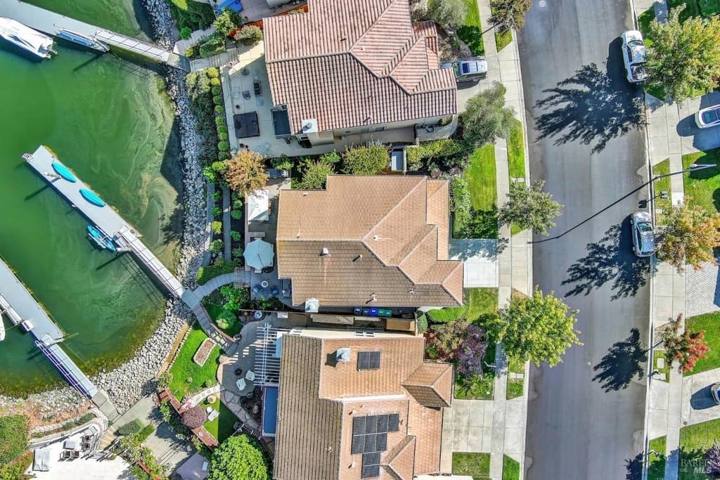 90 S Newport Dr, Napa