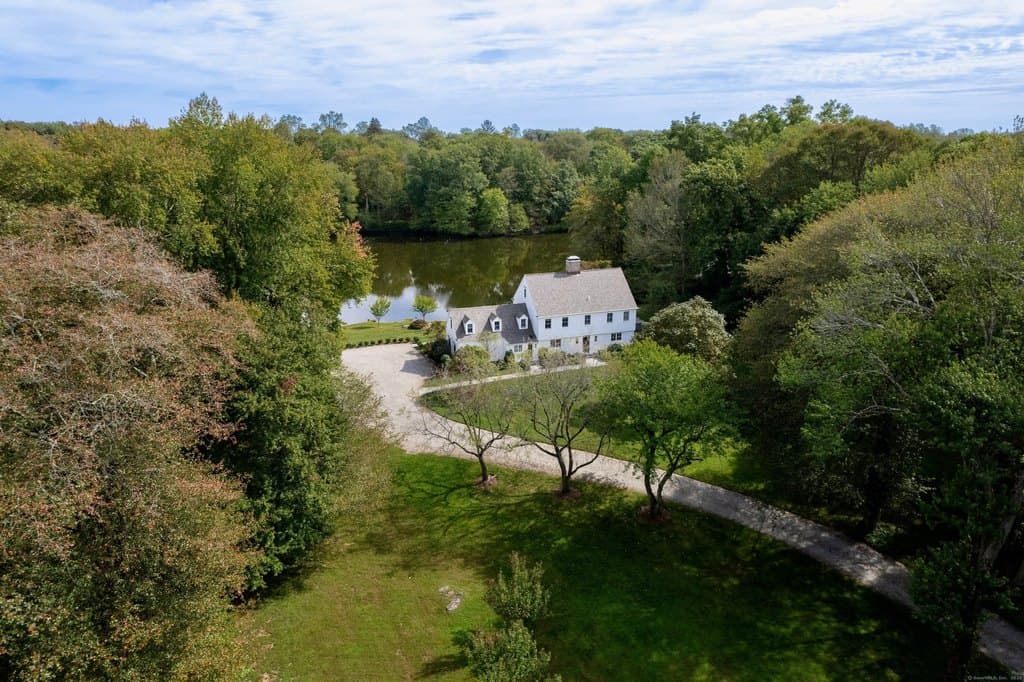 63 Dorchester Rd, Darien