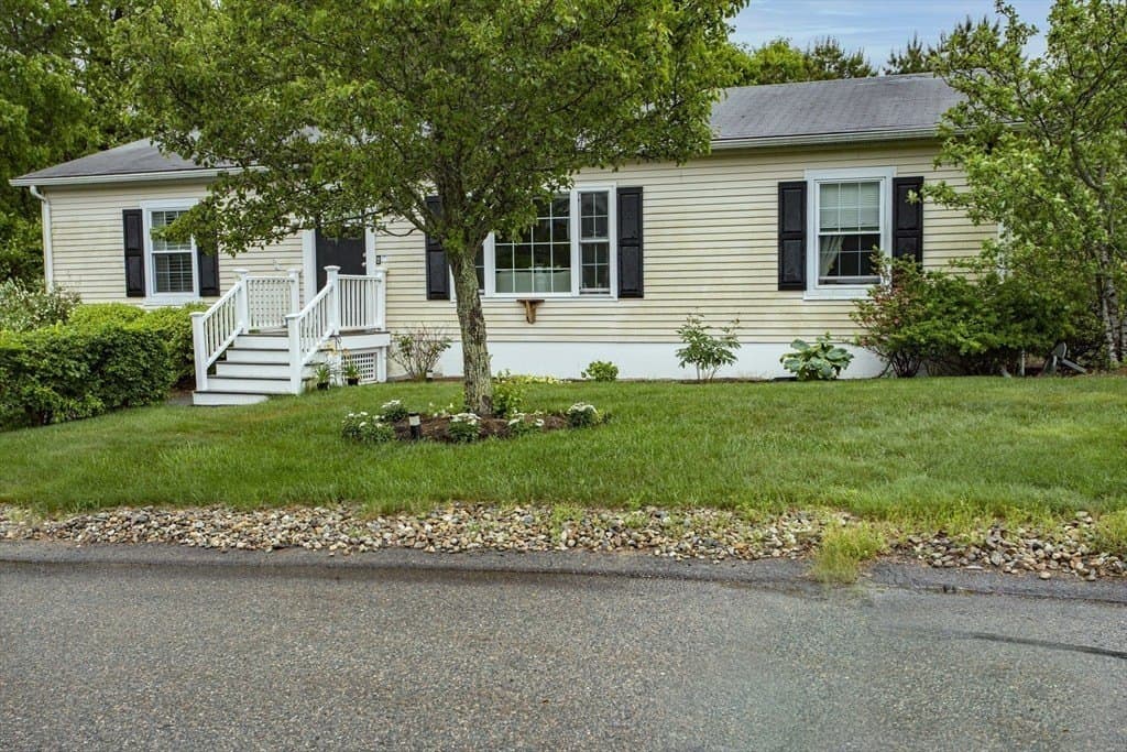 23 Stone Dr, Plymouth