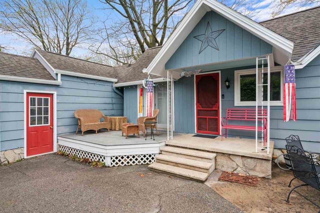 535 Hoyt St, Harbor Springs