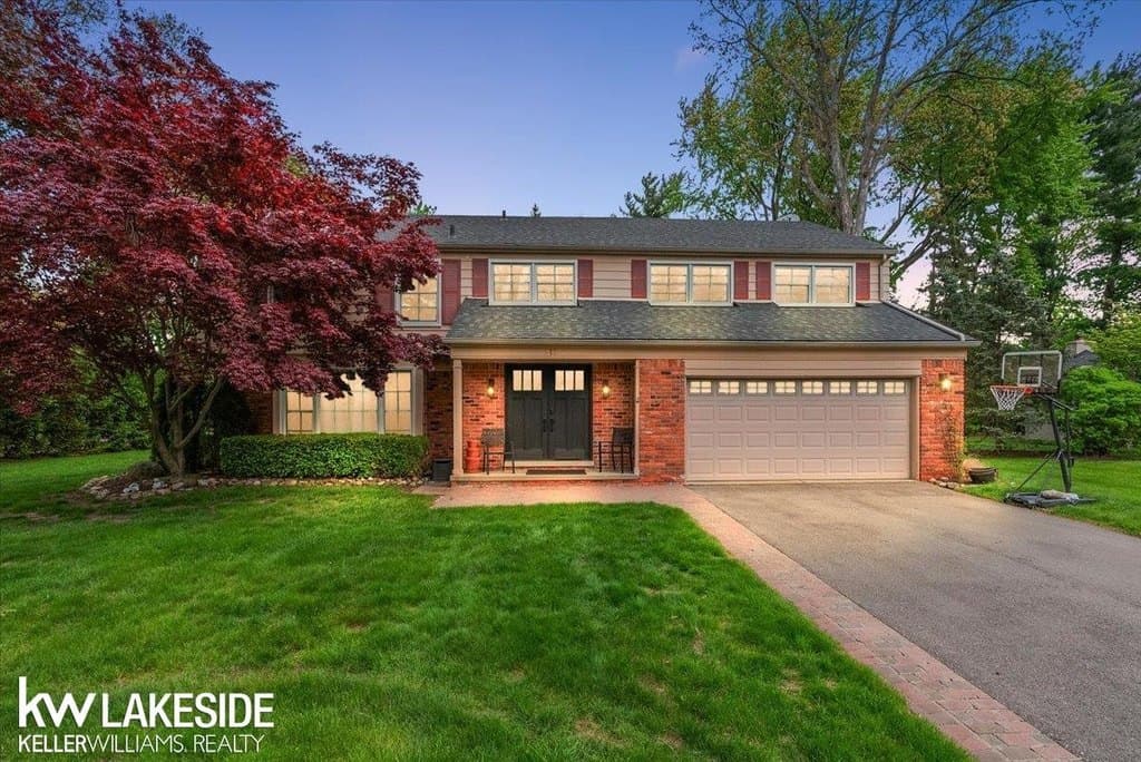911 Lamppost Ln, Bloomfield Hills