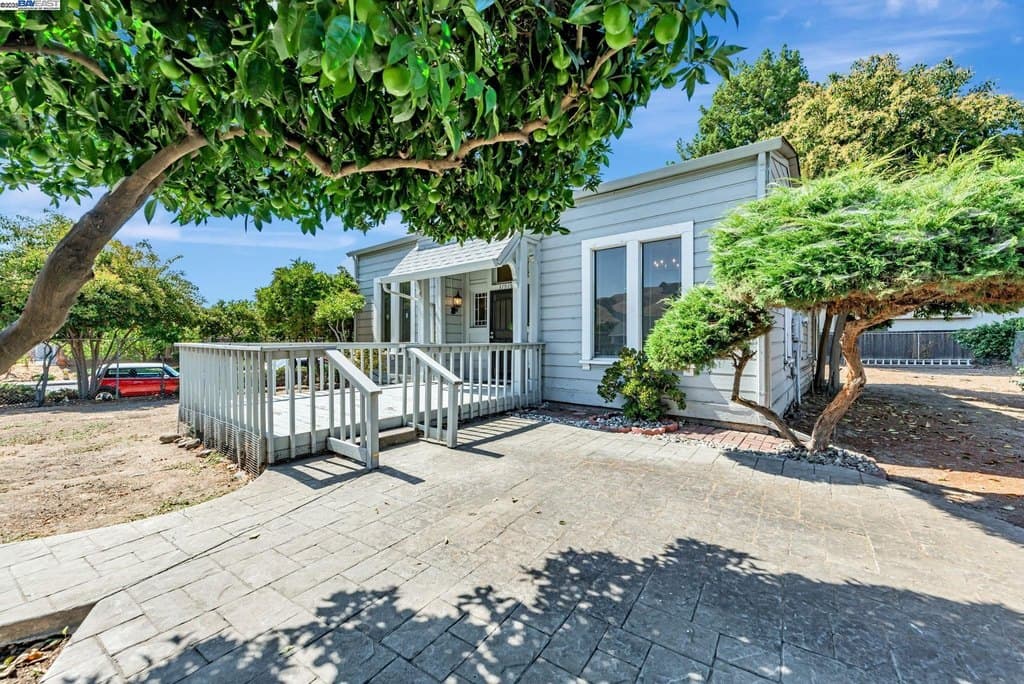 37915 Vallejo St, Fremont