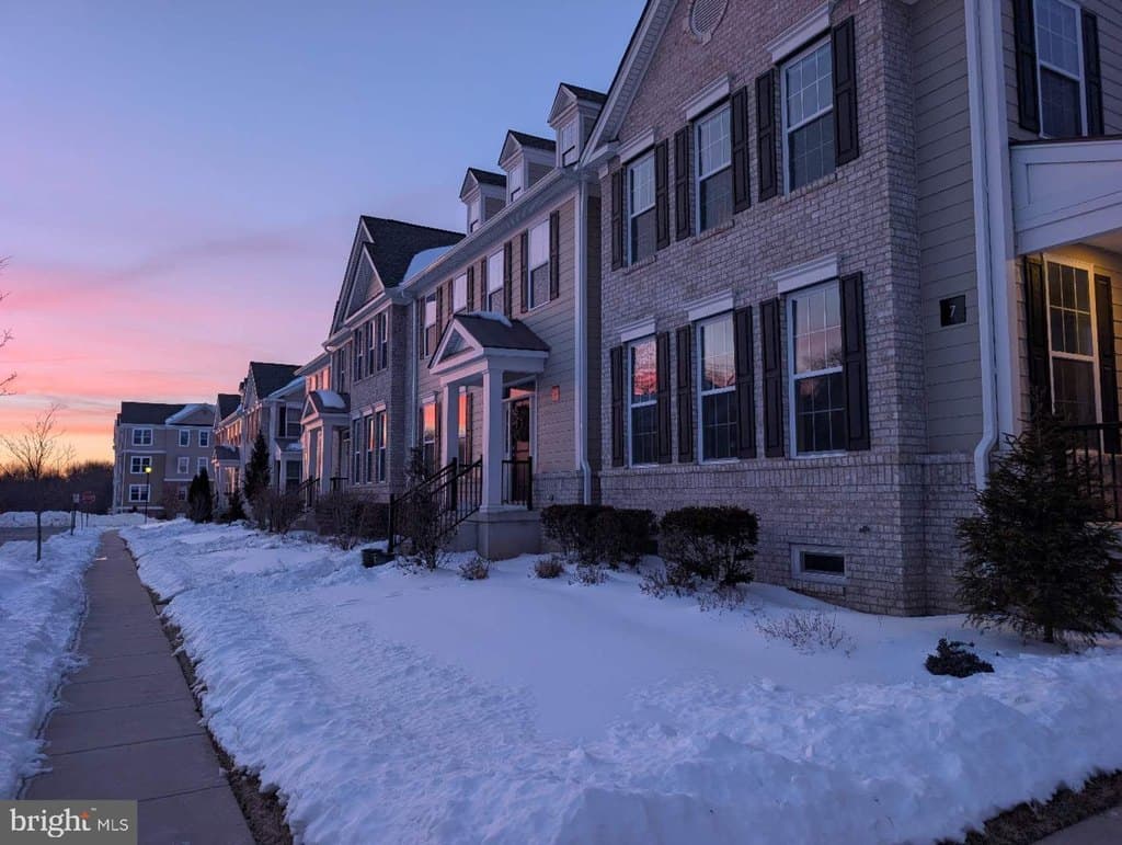 7 Magpie Ln, Princeton