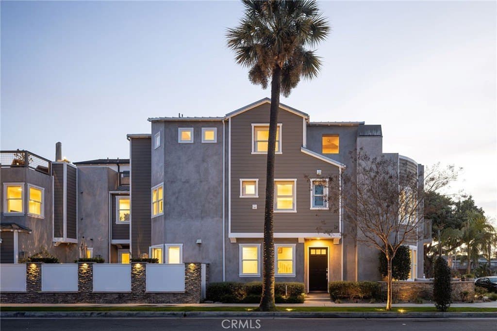 428 7th St, Huntington Beach