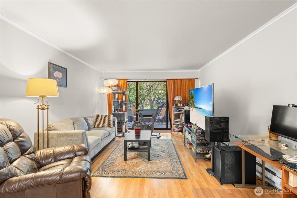 7930 SE 34th St Apt 203, Mercer Island
