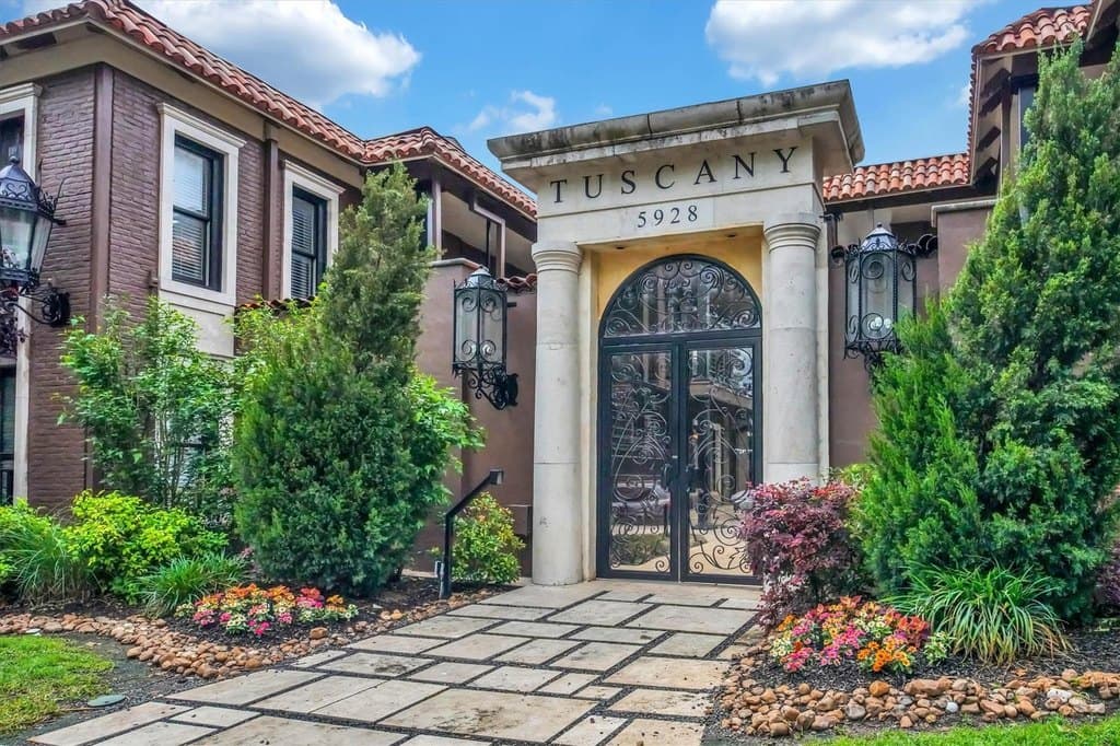 5926 Sandhurst Ln Apt 123