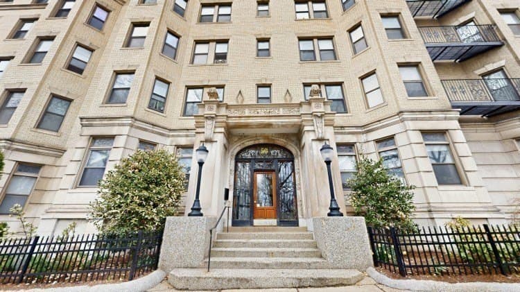 56 Charlesgate E Apt 138