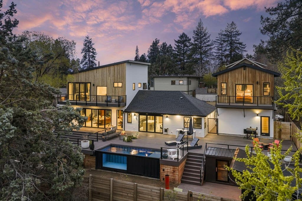 1901 NW 6th St, Bend