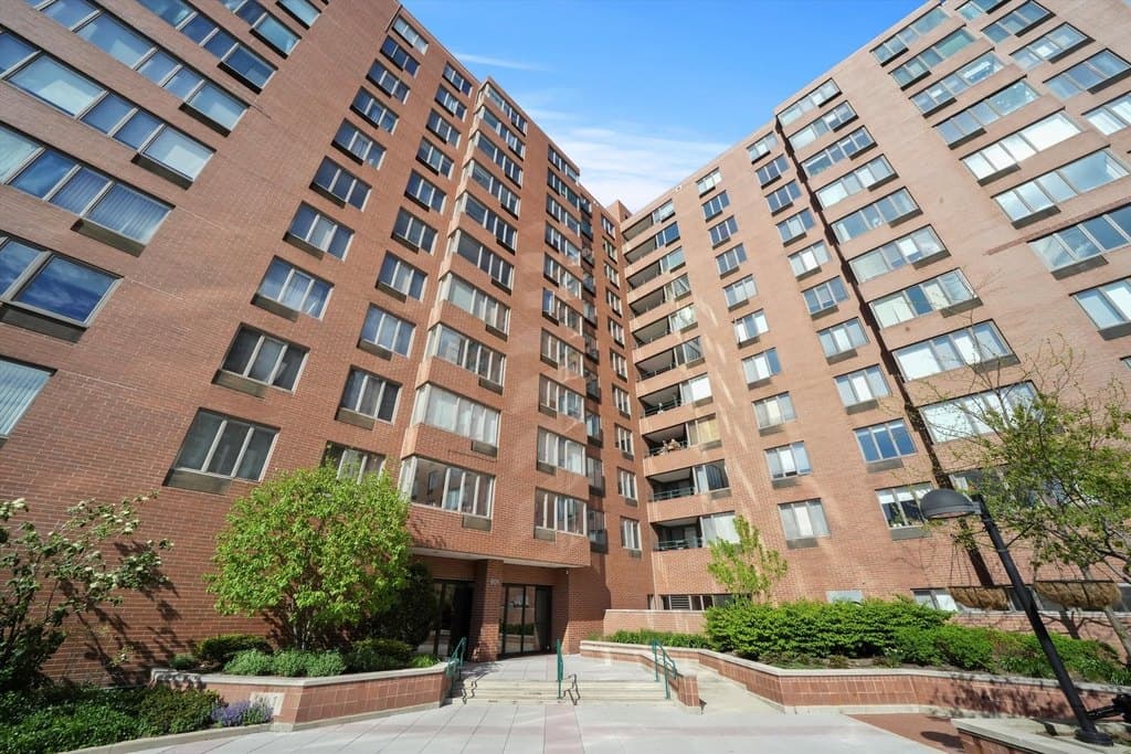 801 S Plymouth Ct Apt 203, Chicago