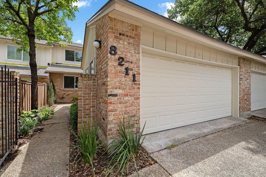 8211 Greenslope Dr, Austin