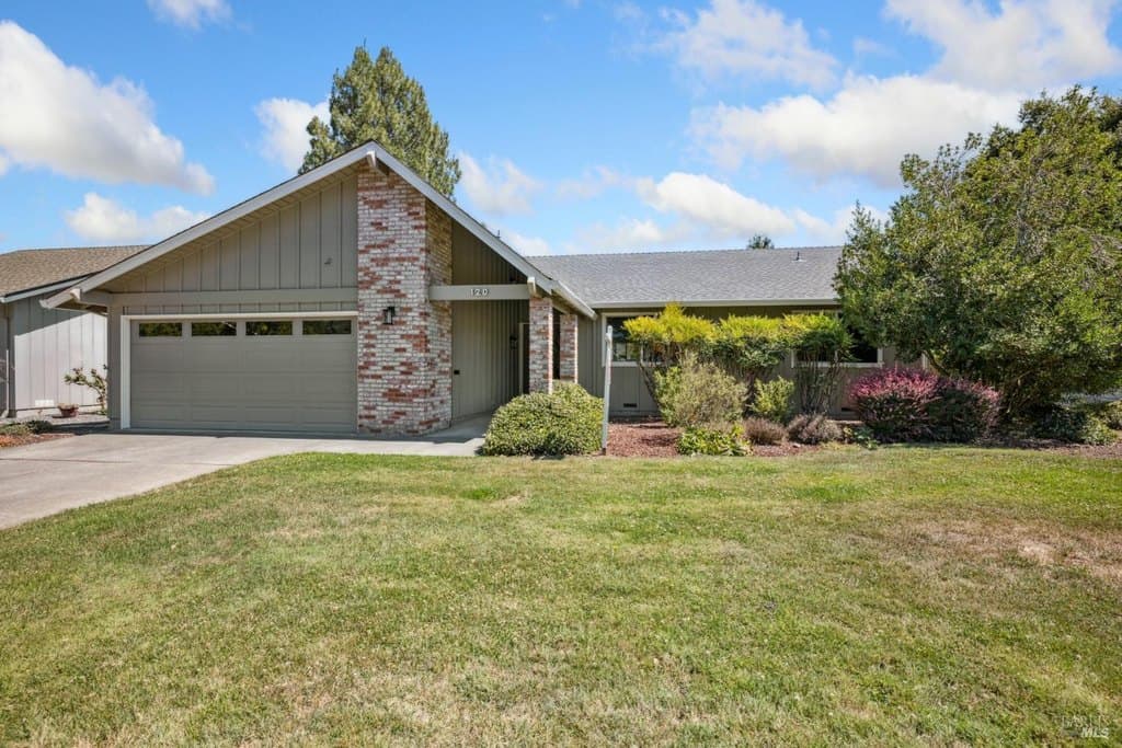 120 Oak Island Cir, Santa Rosa