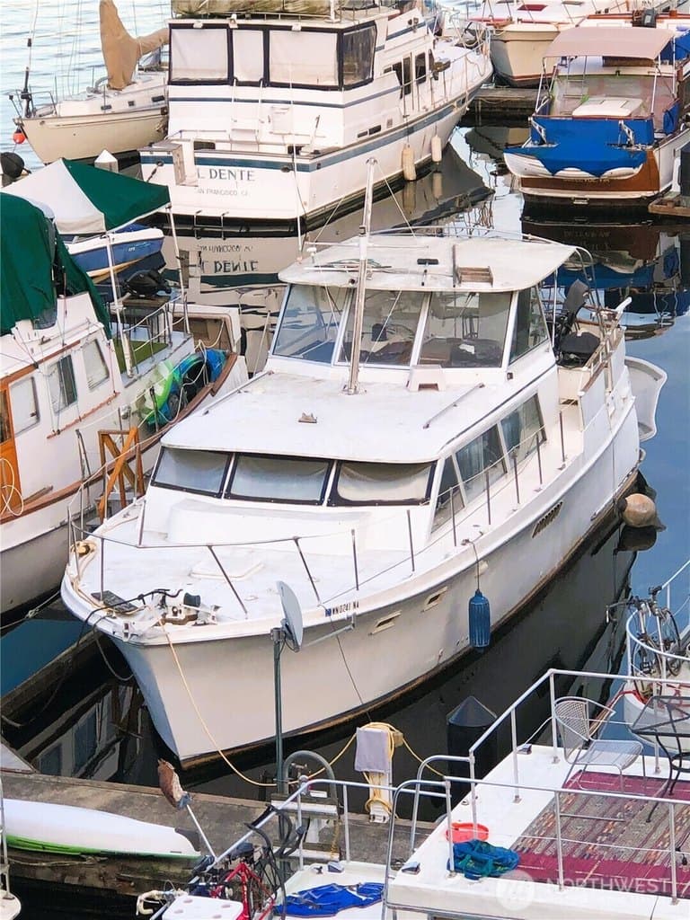 2040 Westlake Ave N Unit 10