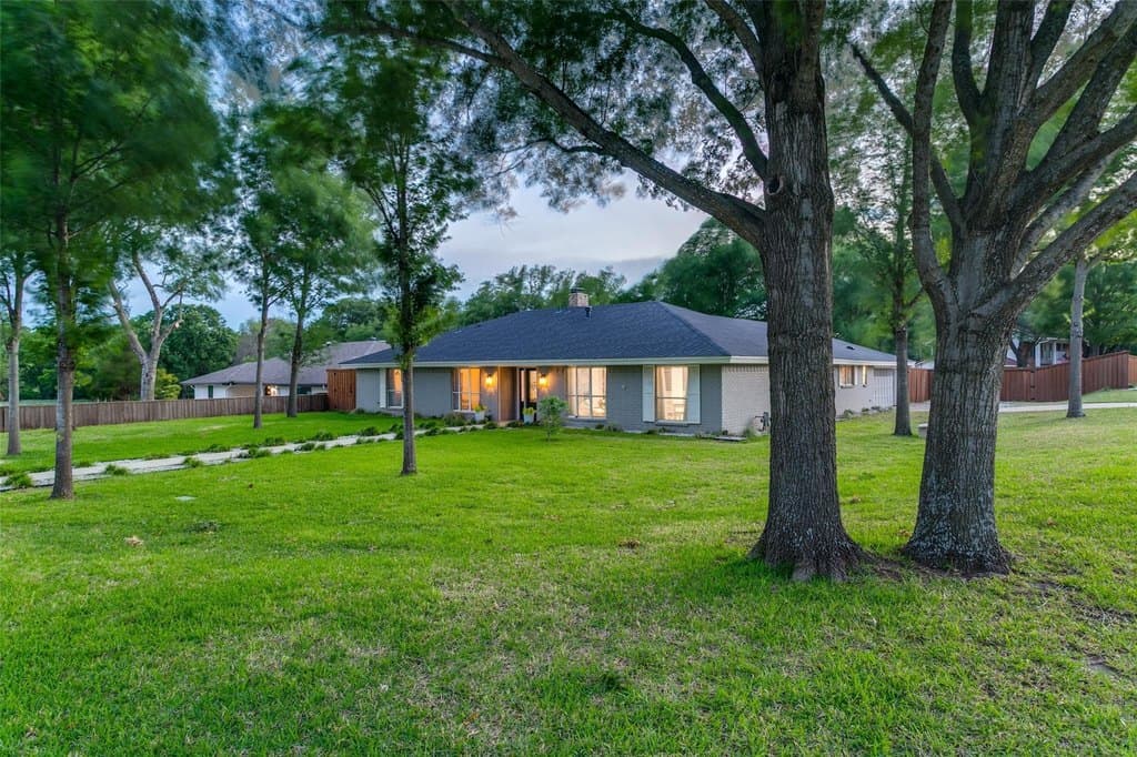 1210 Oakwood Trl, Southlake