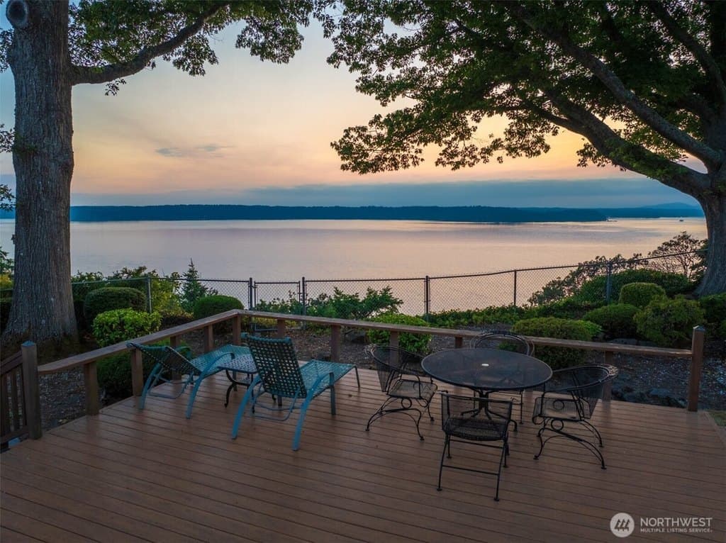 10445 Marine View Dr SW