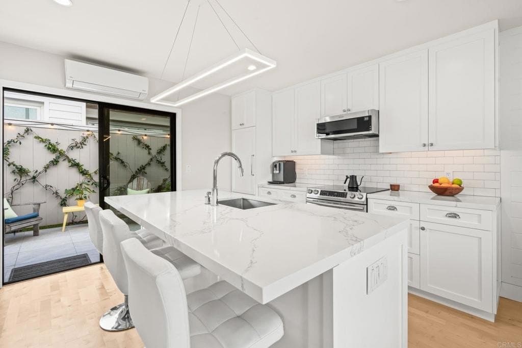 909 Olive Ave, Coronado