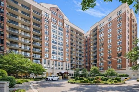 55 W Delaware Pl Apt 614