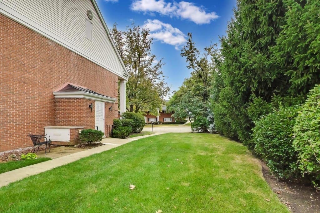 1406 Chanticleer Ln Unit 1406, Hinsdale