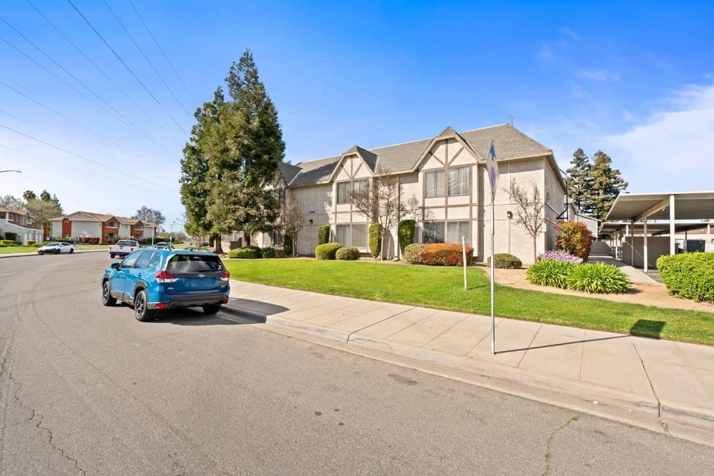1550 W Swift Ave, Fresno
