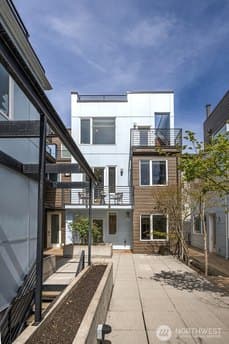 4331 Woodland Park Ave N