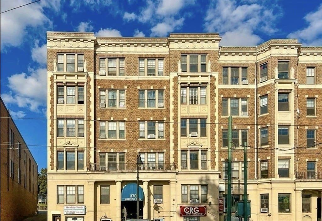 370 Chestnut Hill Ave Unit B, Boston