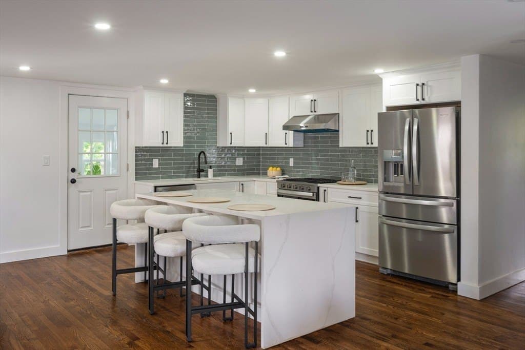 52 Valley Rd, Boston