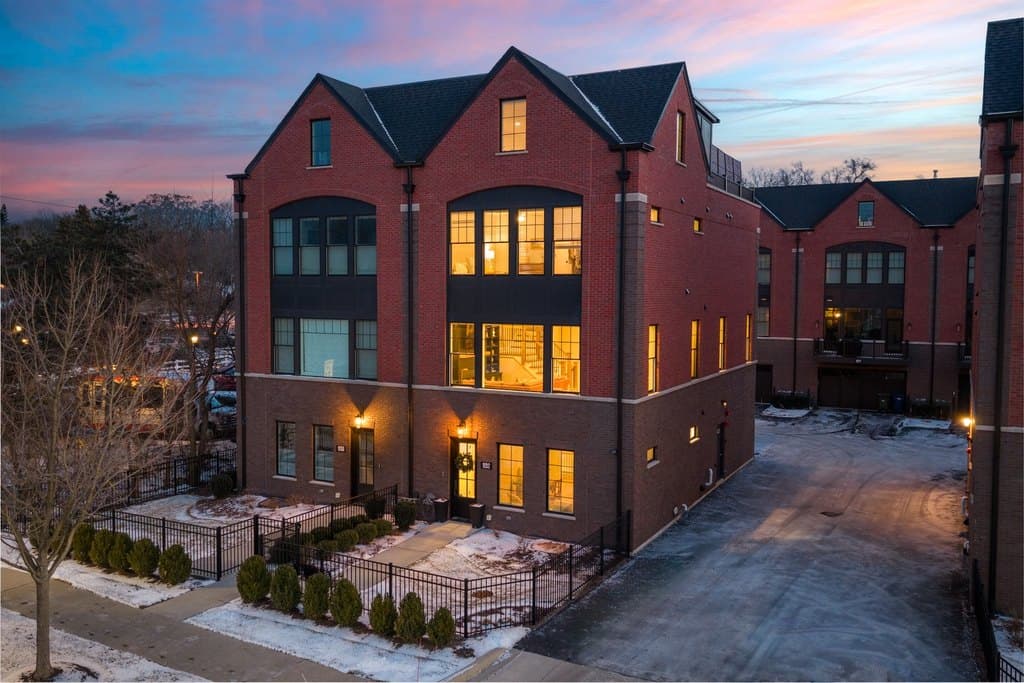 932 E Chicago Ave, Naperville