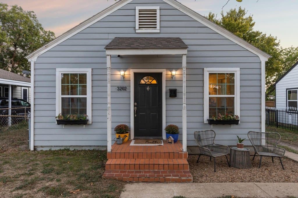 3202 Aster St