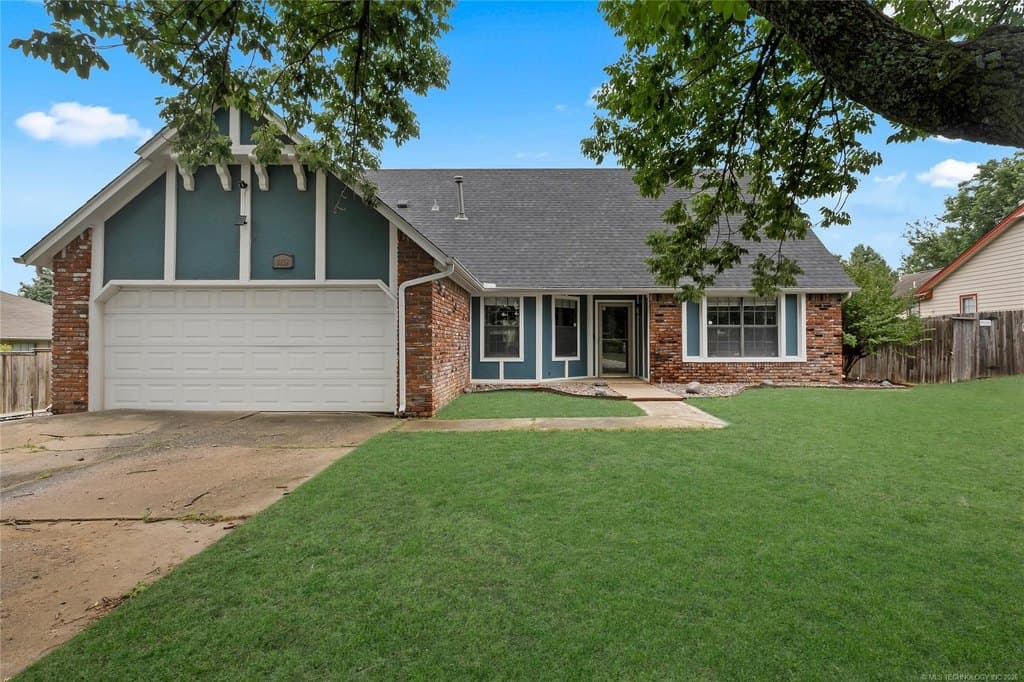 8819 S 74th East Ave, Tulsa