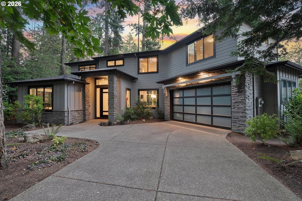 16200 Waluga Dr, Lake Oswego