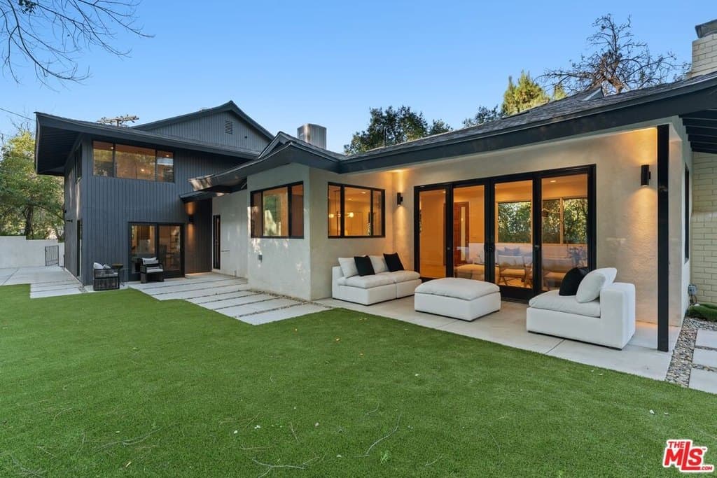 16708 Chaplin Ave, Encino