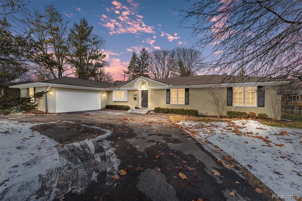 174 Hillboro Dr, Bloomfield Hills