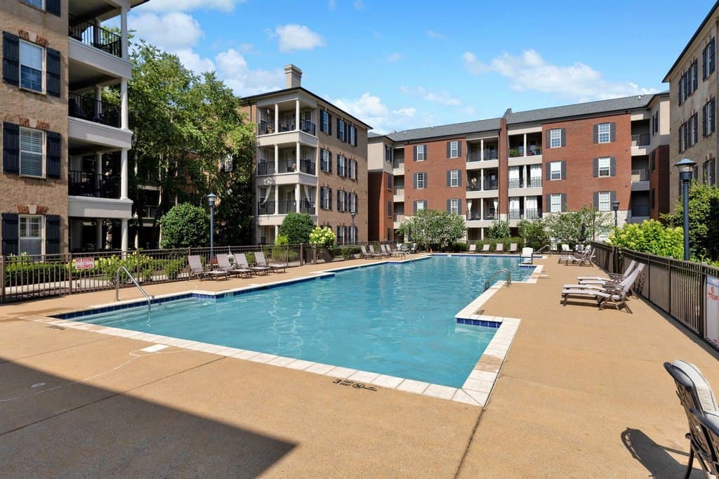 307 Seven Springs Way Apt 305, Brentwood