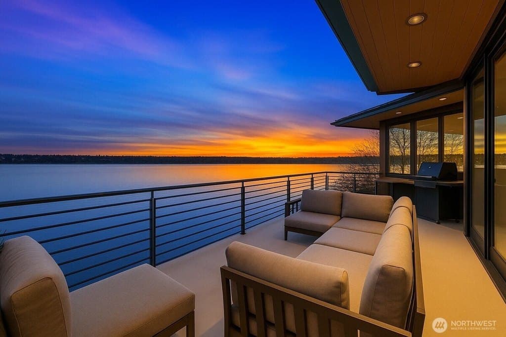 7703 W Mercer Way, Mercer Island