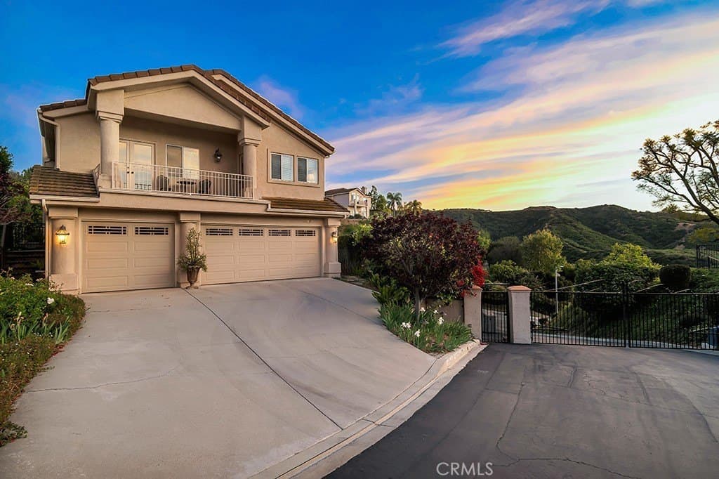 22420 Pinewood Ct, Calabasas