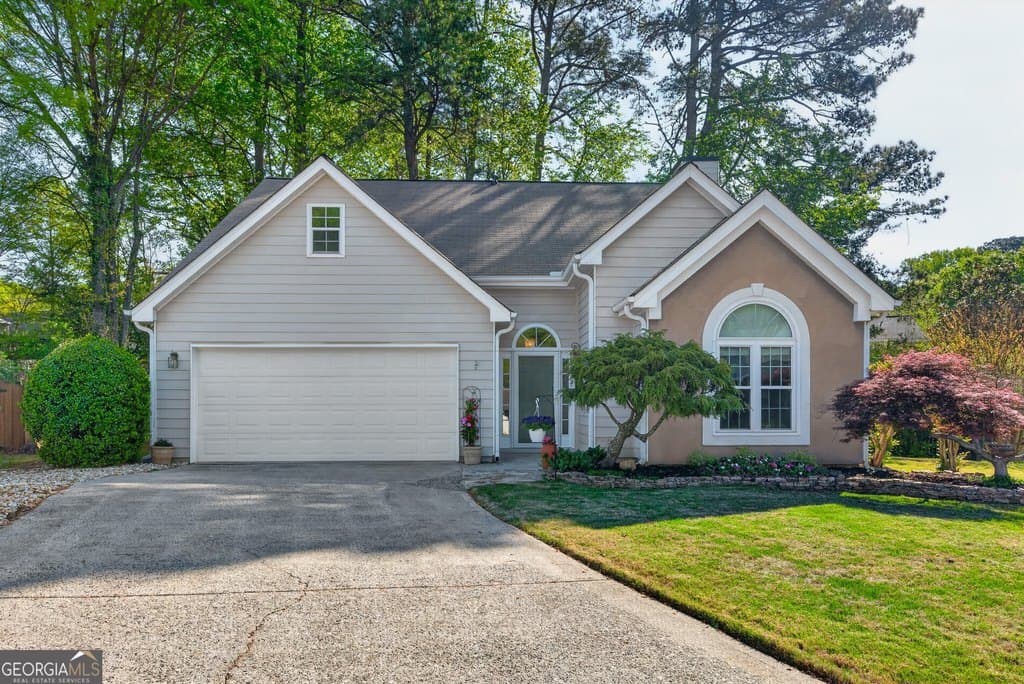 140 Blue Heron Ln, Alpharetta