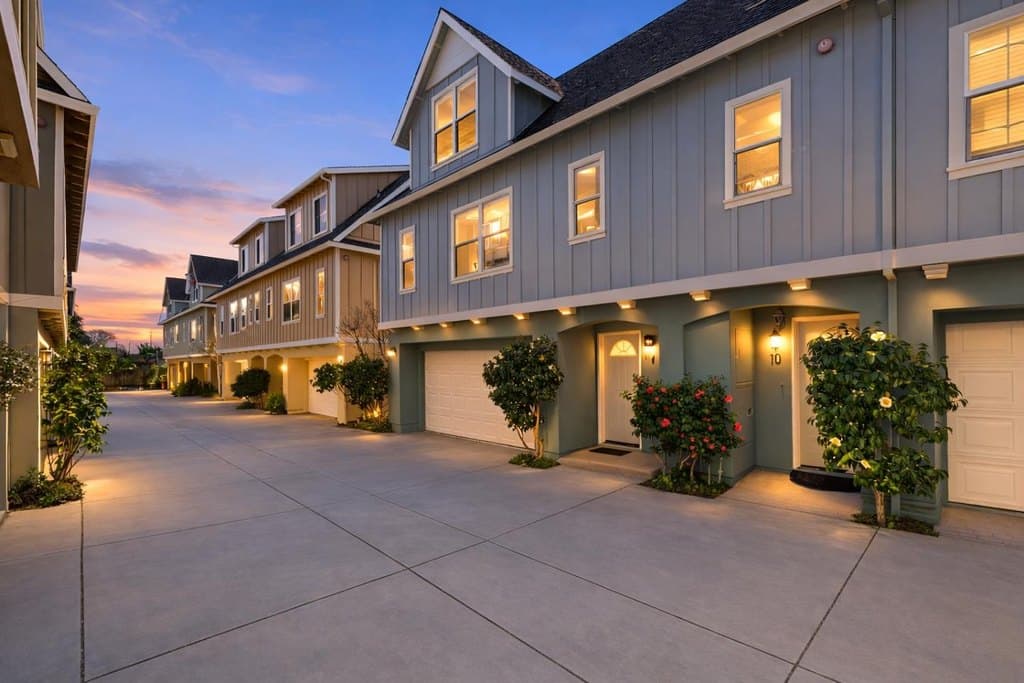 110 Library Ln, Santa Cruz