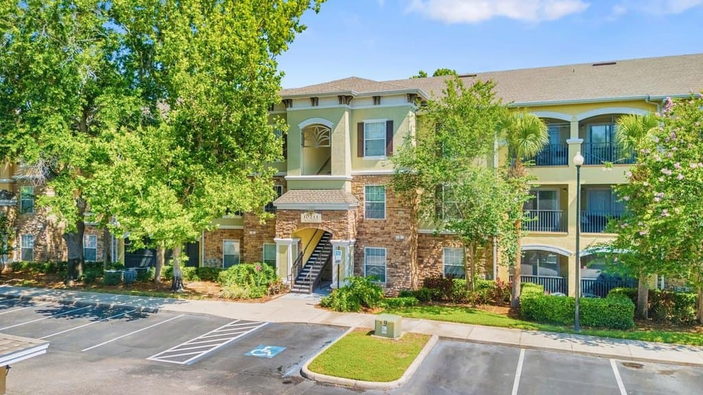 10211 Courtney Palms Blvd Apt 303, Tampa