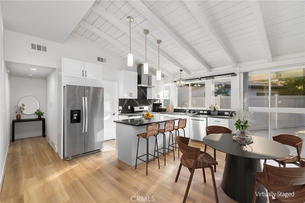 8341 Delco Ave, Winnetka