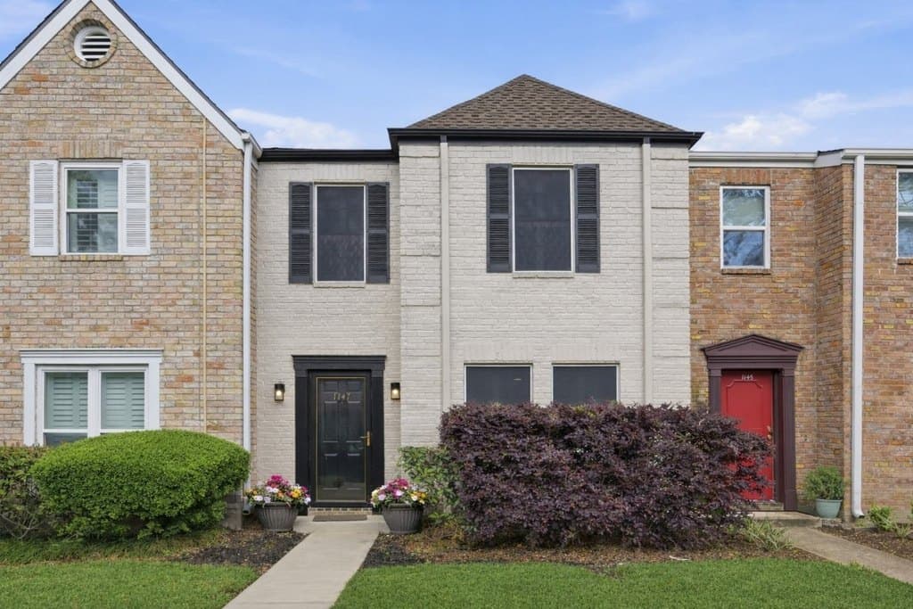 1147 Country Place Dr