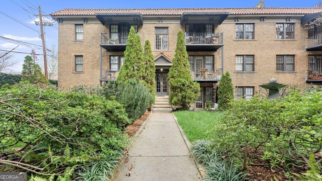 677 Somerset Ter NE Unit 2D