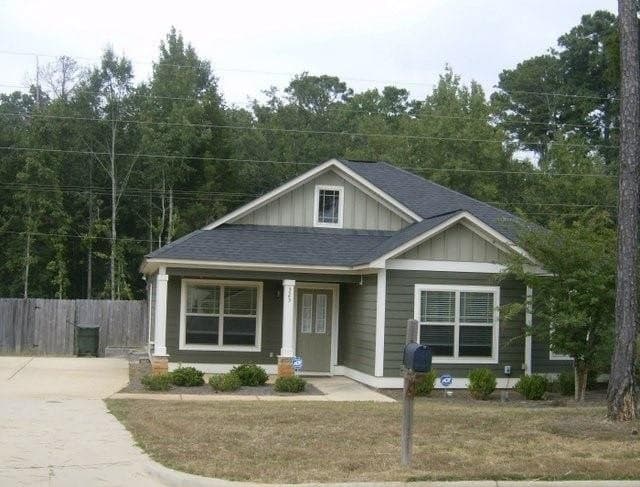 323 Embry Ln, Auburn