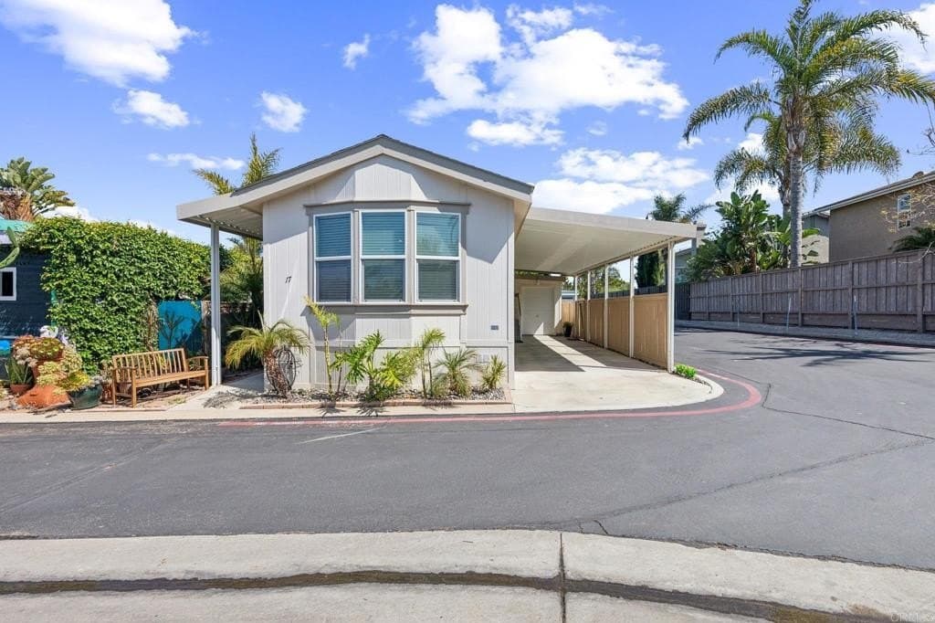 699 N Vulcan Ave Spc 17, Encinitas