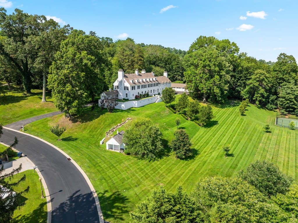 1266 Gulph Creek Dr, Wayne