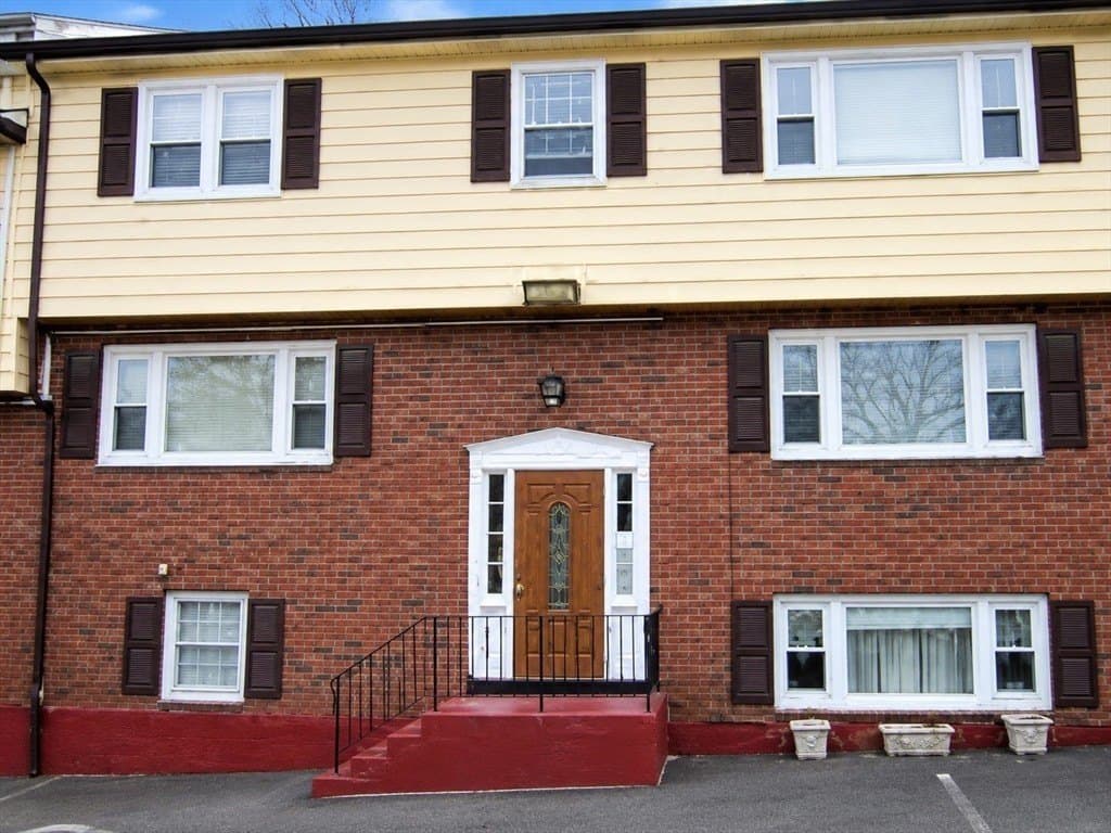 19 Glen St Apt 1, Boston