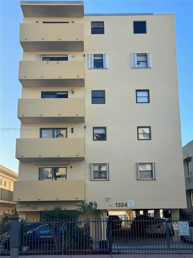 1334 Collins Ave Apt 204, Miami Beach