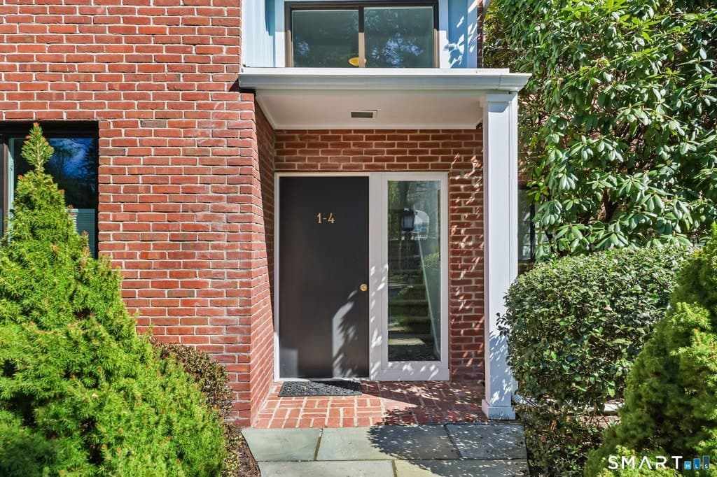 3 Hills Ln Unit 3, Westport