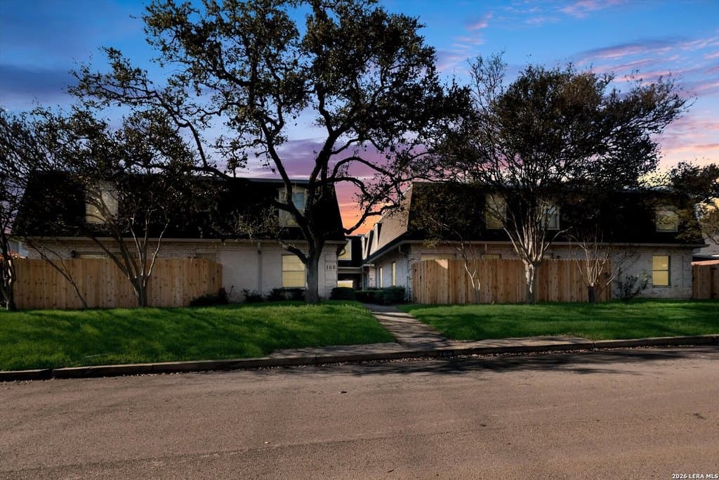 168 Barilla Pl Apt 205, San Antonio