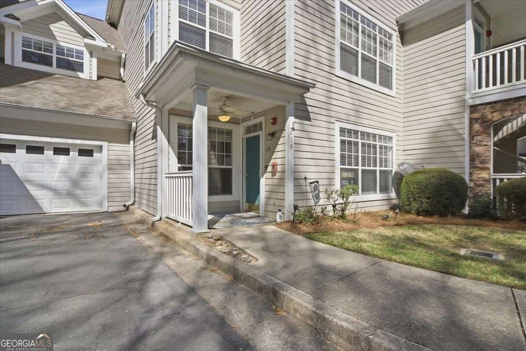 218 Edinburgh Ct Unit 218, Alpharetta